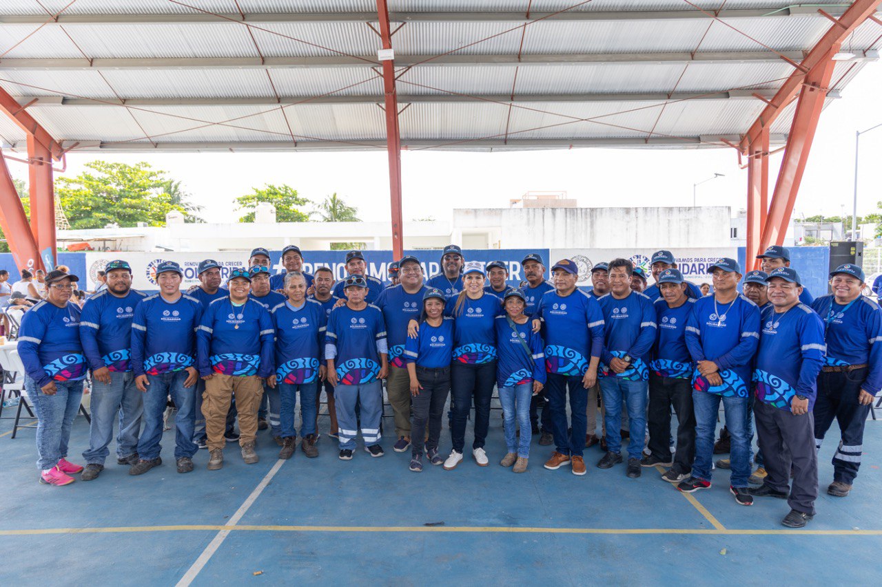 Trabajadores de Puerto Aventuras reciben nuevos uniformes – H. Ayuntamiento de Solidaridad