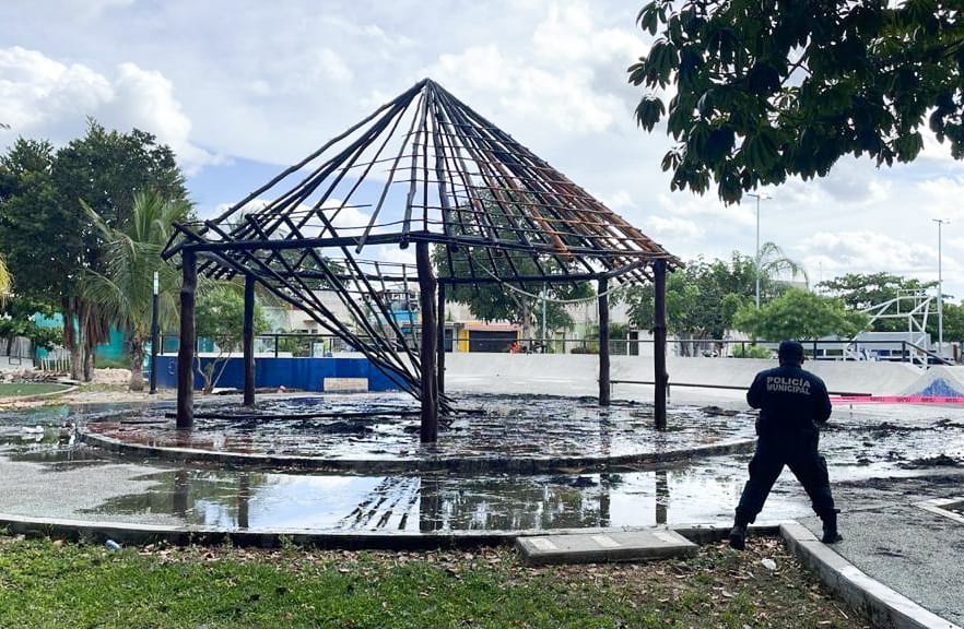 Descuido provoca incendio en palapa de un parque – H. Ayuntamiento de Solidaridad