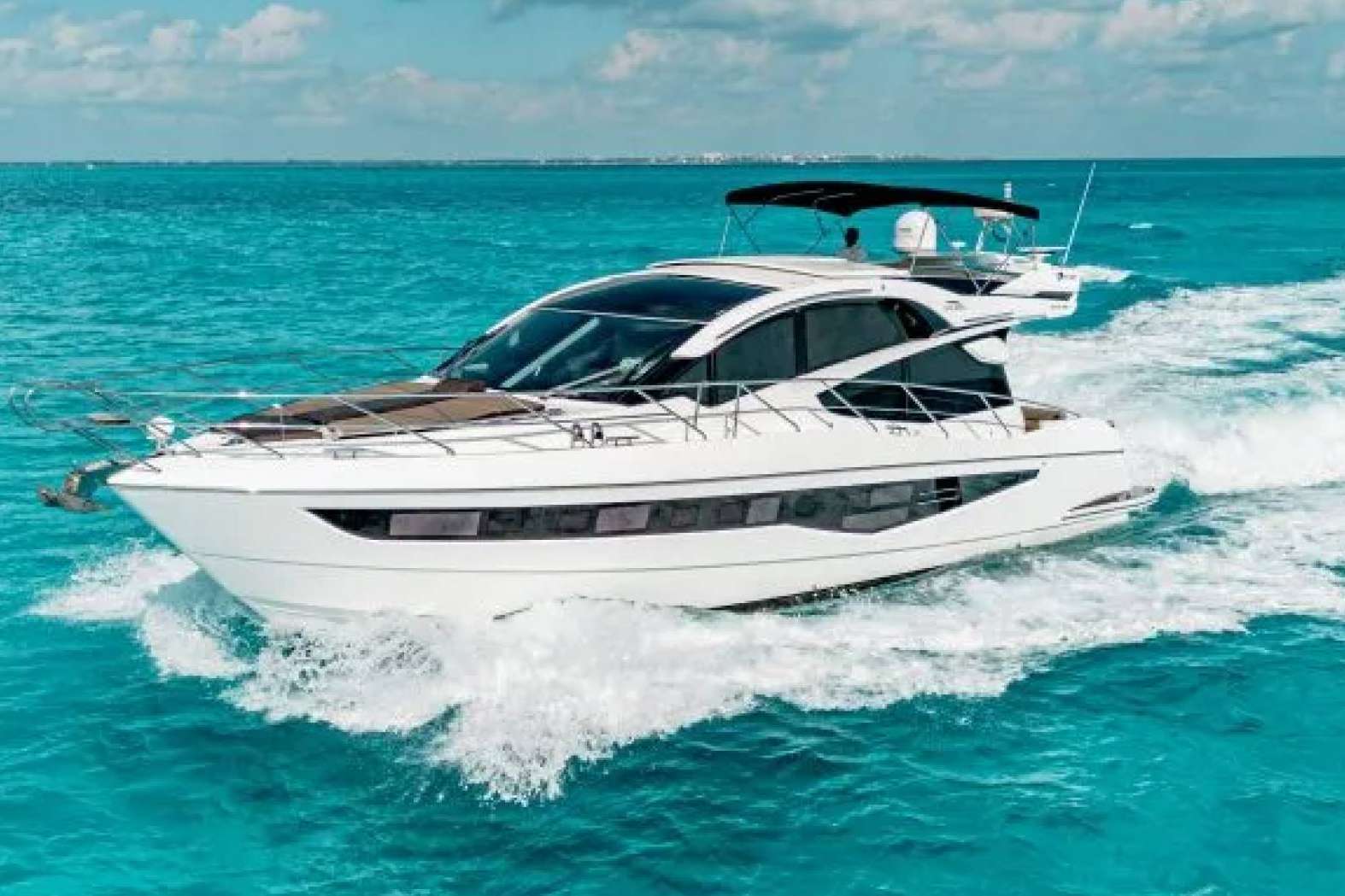 Renta de yates en Cancún con Narzea; Una experiencia de lujo en el Caribe Mexicano